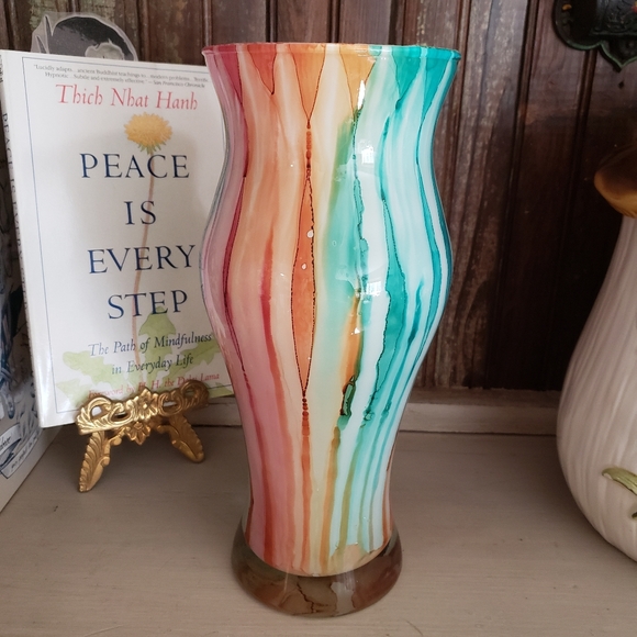 Vidi Acrylic Pour Vase - Picture 7 of 7